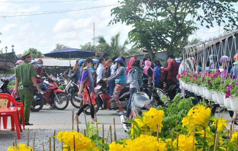 Tuyến đường này luôn có lực lượng chức năng để điều tiết giao thông và giữ gìn an ninh trật tự
