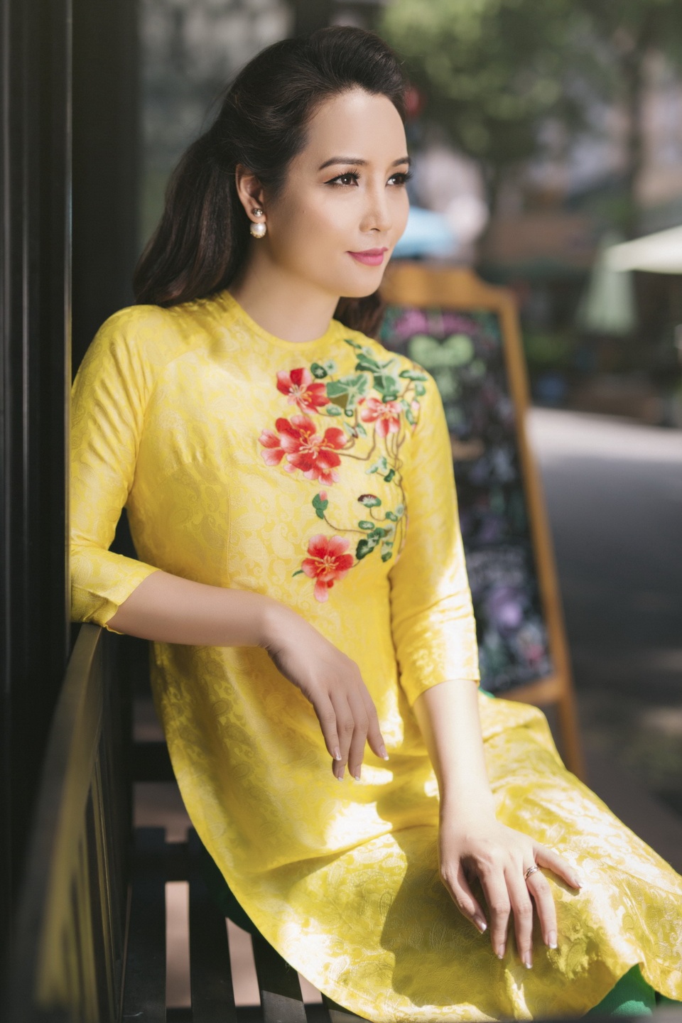 Tình cũ Trấn Thành xuống phố cùng Mai Thu Huyền - 9 Năm qua cũng là năm khá thành công của diễn viên Mai Thu Huyền khi cô nhận được giải “Nữ diễn viên được yêu thích nhất” với vai diễn trong phim Những ngọn nến trong đêm phần 2 do khán giả bình chọn tại giải thưởng Ngôi Sao Xanh lần 3 vừa được trao giải vào đầu tháng 1/2017.