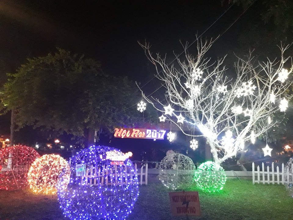  Đèn lồng trang trí lộng lẫy, bắt mắt tại các nơi công cộng