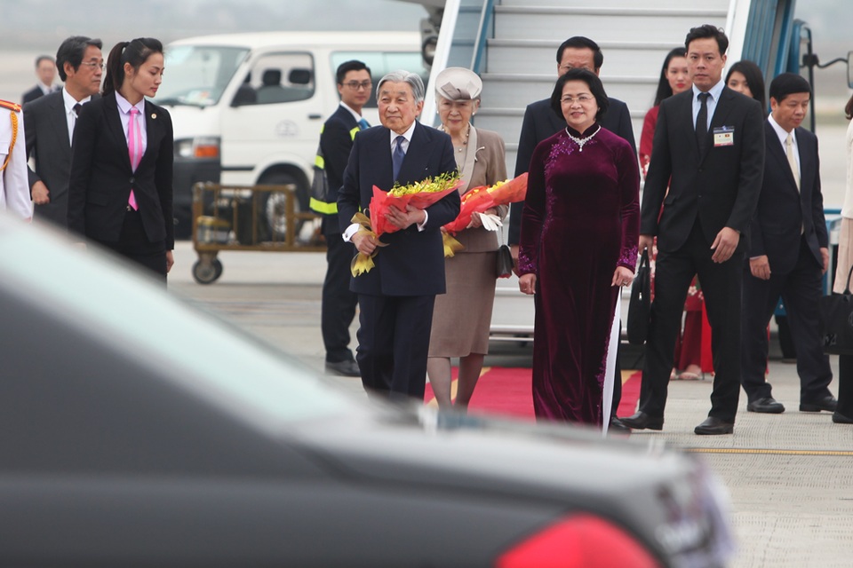 Những hình ảnh đầu tiên của Nhà vua và Hoàng hậu Nhật Bản tại Hà Nội - 6 Những hình ảnh đầu tiên của Nhà vua và Hoàng hậu Nhật Bản tại Hà Nội - 6