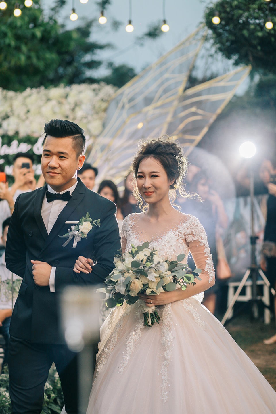 Đám cưới "trong mơ" với 300 khách cùng “xăm” biểu tượng hạnh phúc - 12