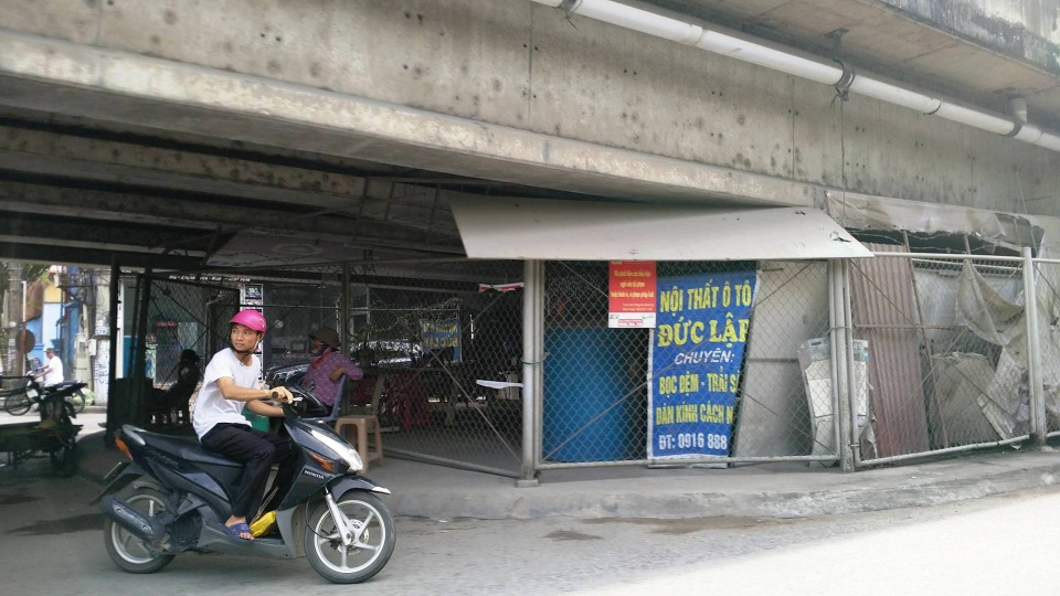 Ninh Bình: Gầm cầu vượt bị "xẻ thịt" biến thành bãi đỗ xe ô tô - 11 Ninh Bình: Gầm cầu vượt bị "xẻ thịt" biến thành bãi đỗ xe ô tô - 11