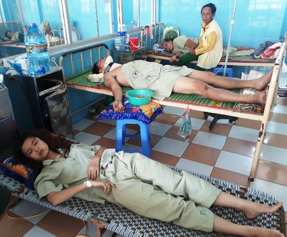 Nhân chứng kể chuyện cứu người trong vụ tai nạn kinh hoàng 5 người chết - 12
Các nạn nhân đang được điều trị ở Bệnh viện đa khoa tỉnh Bình Định, đã qua cơn nguy kịch