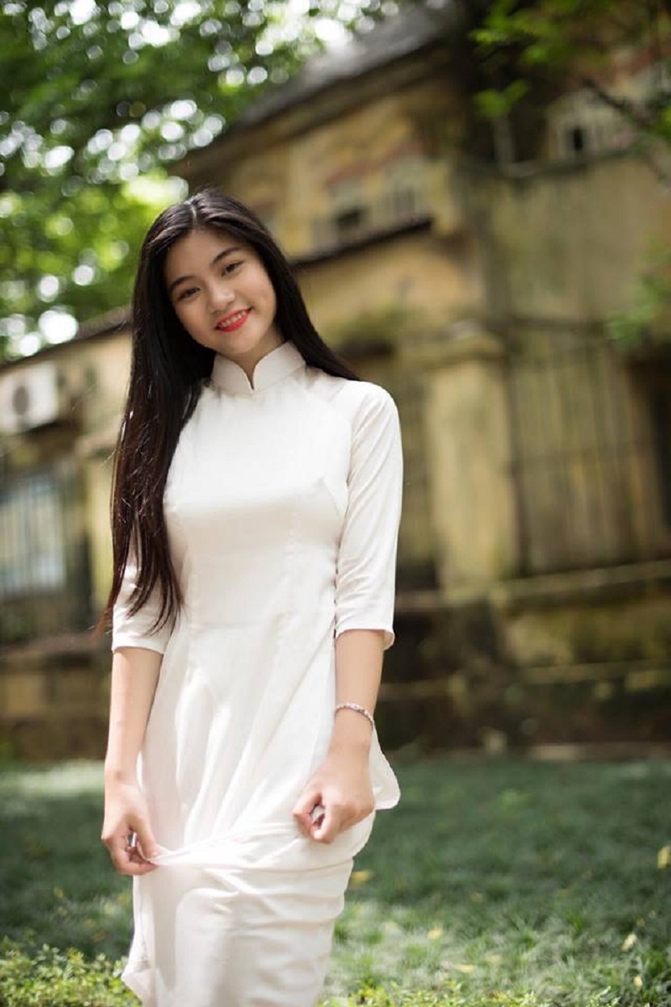 Khoảnh khắc nữ sinh Sài Gòn trong tà áo dài "đốn tim" dân mạng - 7 Khoảnh khắc nữ sinh Sài Gòn trong tà áo dài "đốn tim" dân mạng - 7