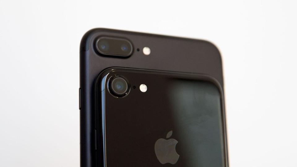 iPhone 8 "ế ẩm", Apple lặng lẽ khai tử iPhone 7 bản 256GB - 1 iPhone 7 và iPhone 7 Plus