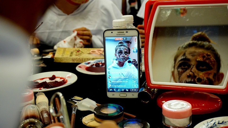 Thậm chí cả livestream để bạn bè cùng học hỏi