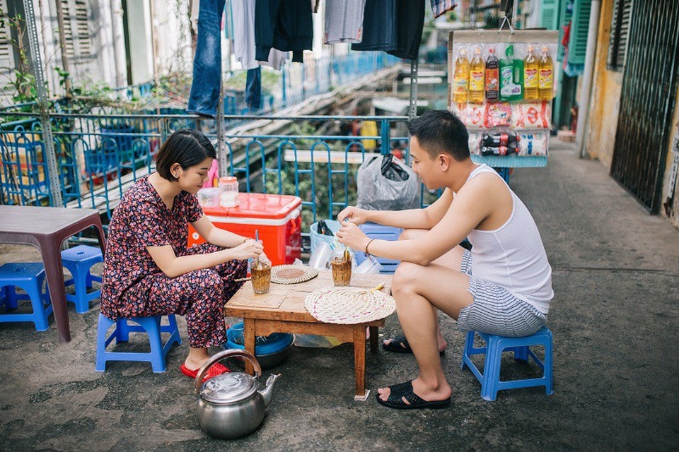 Ảnh cưới giản dị của cặp đôi yêu xa ở... quán phở, khu chung cư - 15 Ảnh cưới giản dị của cặp đôi yêu xa ở... quán phở, khu chung cư - 15