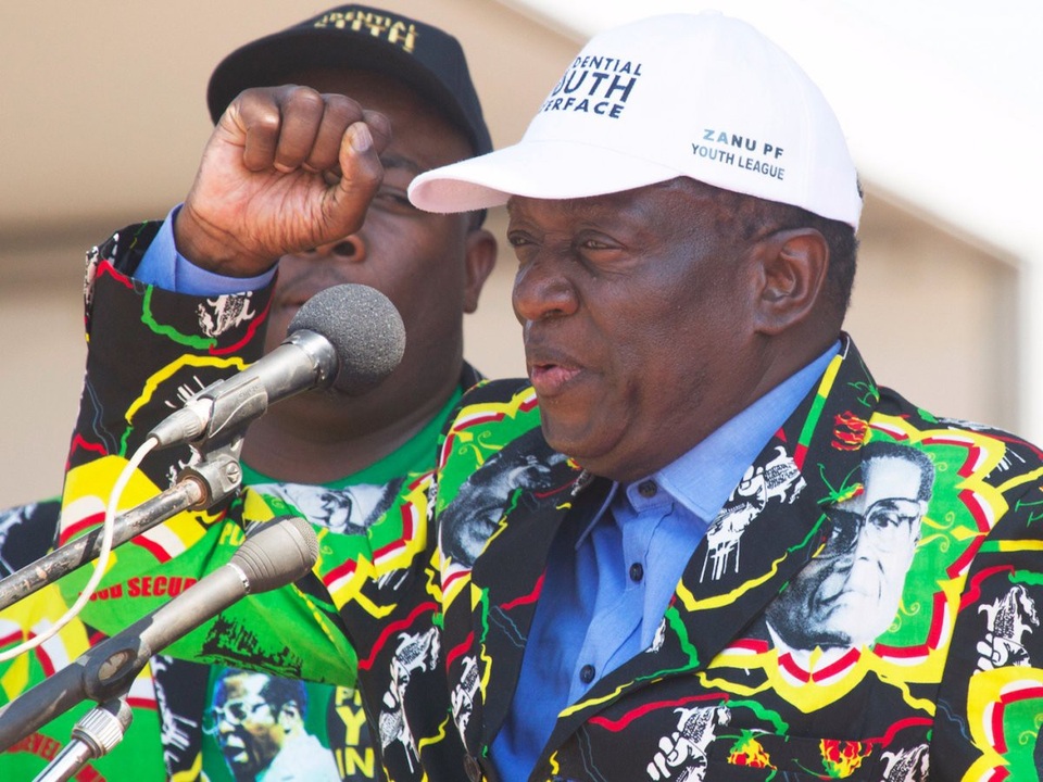 Ông Emmerson Mnangagwa và hành trình từ vệ sĩ thành Tổng thống Zimbabwe - 2
Ông Mnangagwa, 75 tuổi, sinh ra ở Zvishavane, một thị trấn ở miền trung Zimbabwe với ngành nghề chính là khai mỏ. Khi tuổi còn nhỏ, ông đã phải cùng gia đình tháo chạy sang Zambia vì cha ông tham gia các phong trào phản đối người da trắng đến định cư trong vùng. (Ảnh: Getty)