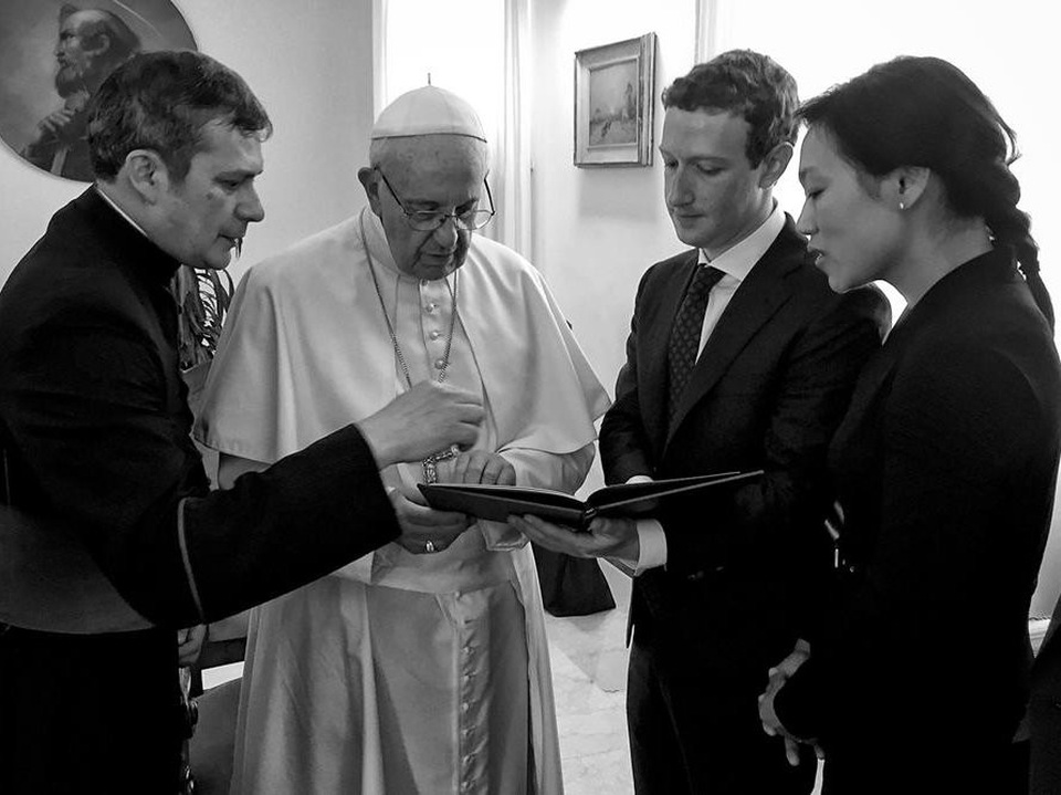 Trong quá khứ, Mark Zuckerberg từng gặp gỡ nhiều nhân vật nổi tiếng, bao gồm cả Giáo hoàng Pope Francis...