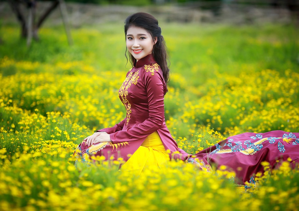 Nữ sinh khoe sắc kiều diễm giữa cánh đồng hoa - 2
Trịnh Minh Nguyệt (sinh năm 1996) - sinh viên ĐH Sân khấu điện ảnh Hà Nội