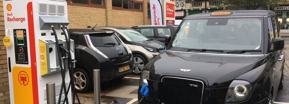 Tập đoàn dầu khí cũng phải đầu tư vào lĩnh vực xe chạy điện - 1