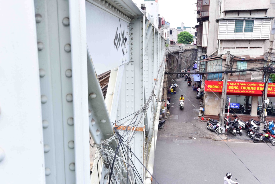 Cận cảnh 127 vòm cầu hơn trăm tuổi sắp được đục thông ở Hà Nội - 9
Việc đục thông các vòm vừa tạo thêm không gian công cộng phục vụ hoạt động văn hoá - du lịch, vừa giải quyết nhu cầu đi lại của nhân dân sinh sống hai bên cầu.
