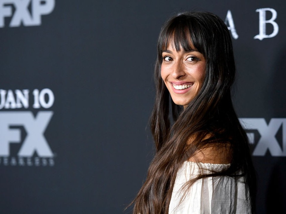 Hiện tại, nữ diễn viên Oona Chaplin đang xuất hiện trong loạt phim truyền hình “Taboo”. Nếu bạn cảm thấy họ của nữ diễn viên này có gì “là lạ”, thì linh cảm đó đã hoàn toàn chính xác bởi Oona Chaplin chính là cháu gái của “vua hài” Charlie Chaplin.