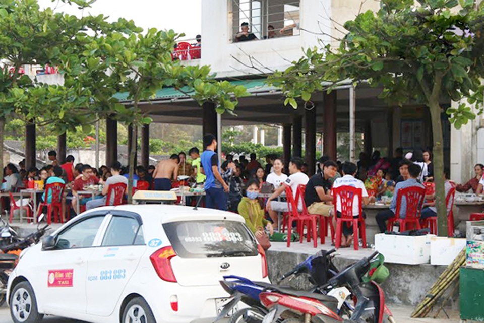 ...nhà hàng luôn trong tình trạng quá tải