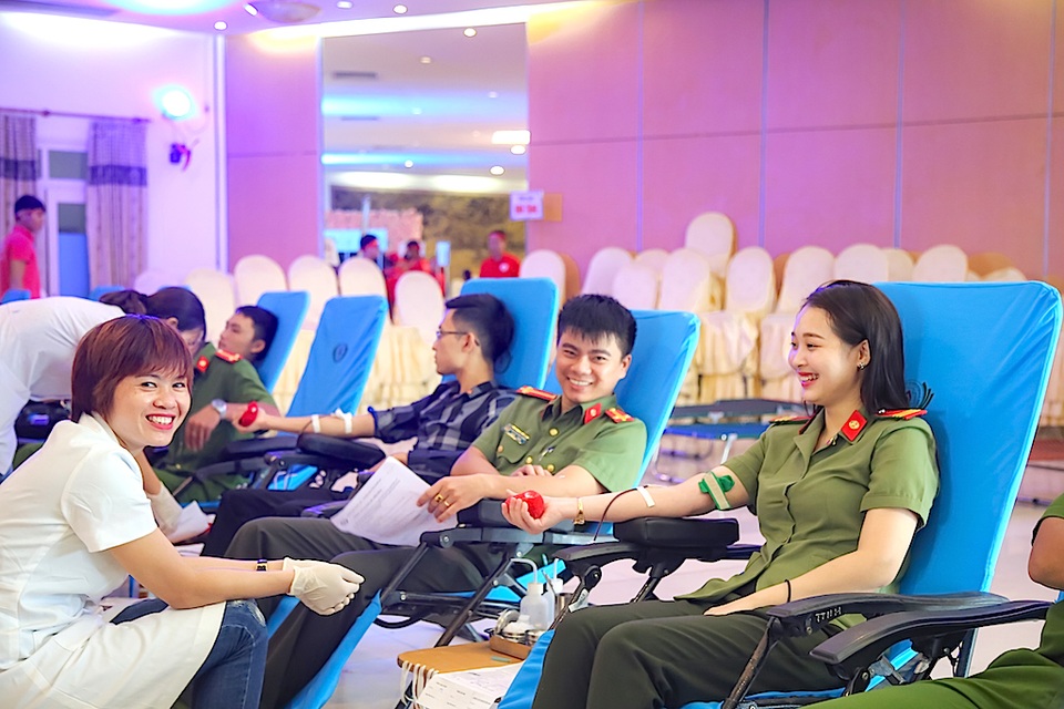 "Giọt hồng xứ Nghệ” thu 1.708 đơn vị máu - 8