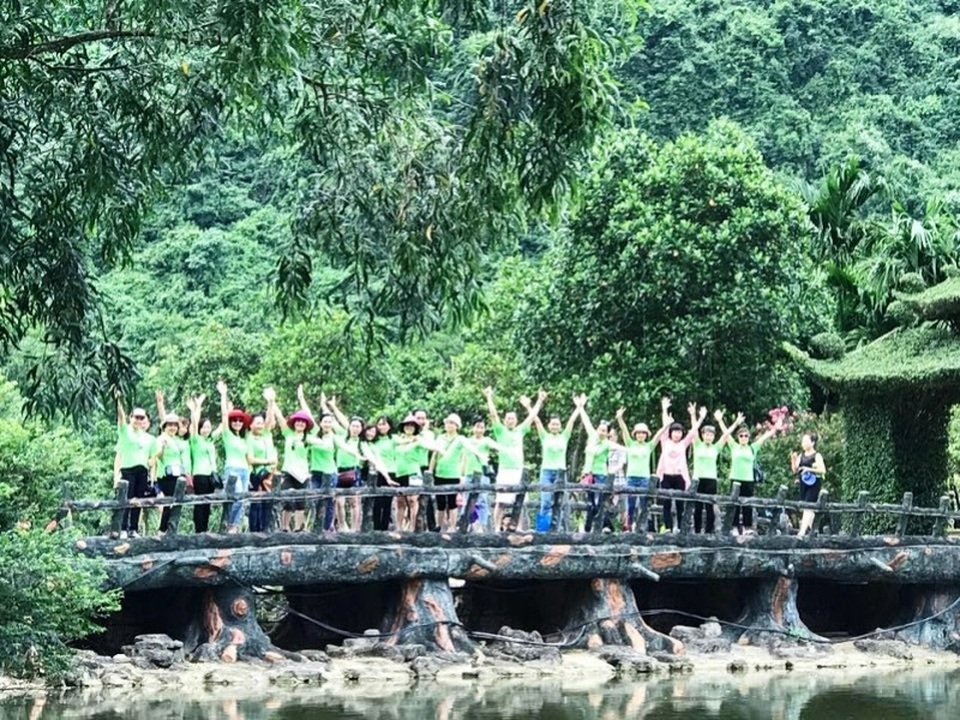 Khám phá "nơi bảo tồn những báu vật của trời"! - 11 Vào dịp cuối tuần, Thung Nham thu hút hàng nghìn lượt khách du lịch đến tham quan, nghỉ dưỡng.