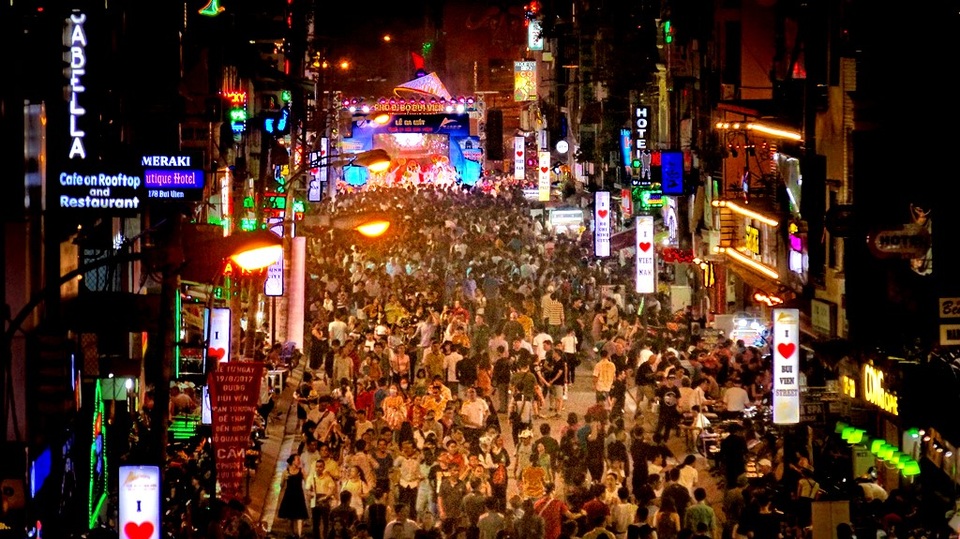  Được biết, phường Phạm Ngũ Lão (quận 1) tiếp nhận khoảng 500 du khách nước ngoài đến lưu trú vào mỗi ngày và đợt cao điểm lên đến 1.200 người, việc ra mắt Phố đi bộ Bùi Viện góp phần hình thành thêm một điểm đến văn hóa, du lịch cho khách du lịch và người dân địa phương, góp phần quảng bá, giới thiệu đất nước, con người Việt Nam thân thiện, mến khách, giàu truyền thống văn hóa, dân tộc.