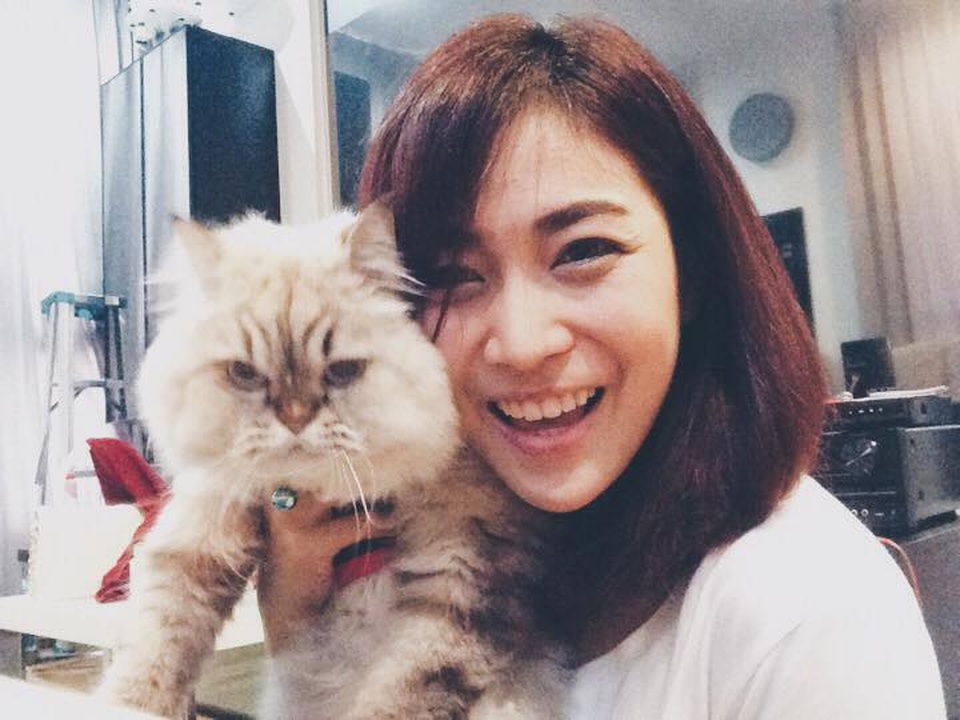 Nữ tiếp viên hàng không xinh đẹp, hát hay "đốn tim" cư dân mạng - 9