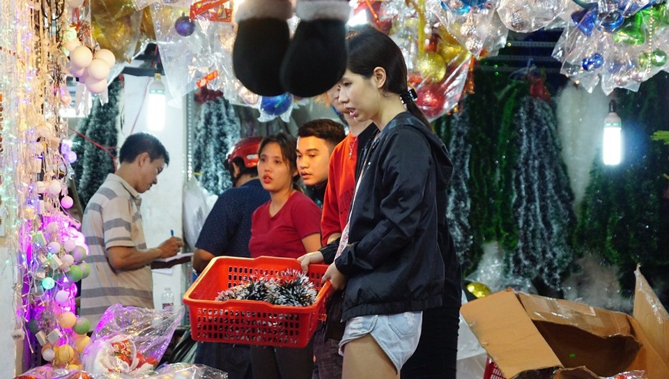 Các mặt hàng không còn đa dạng vì được bán gần hết nên cũng không có nhiều lựa chọn cho khách