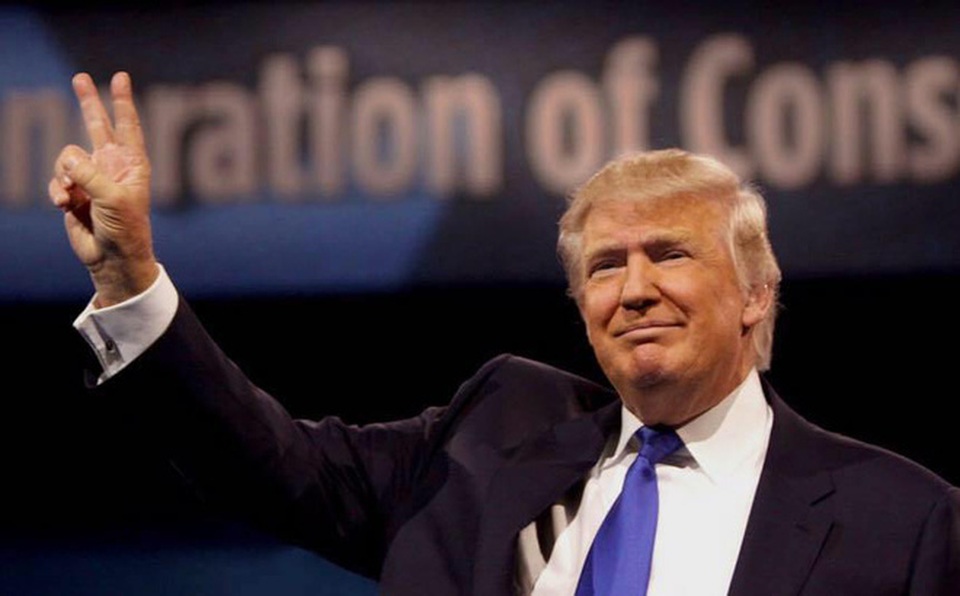 Tổng thống Donald Trump "khích" Apple bằng việc khen đối thủ Samsung? - 1 Tổng thống Donald Trump đang nhanh chóng cho thấy được tầm ảnh hưởng của mình.