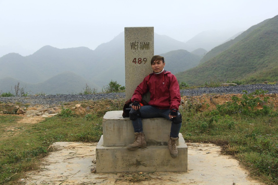 Hành trình đi bộ xuyên Việt 3000km chỉ với 15 triệu của 8x Hà Nội - 3 Chặng thứ nhất Lâm xuất phát từ cột cờ Lũng Cú đến Hà Nội dài khoảng 500km