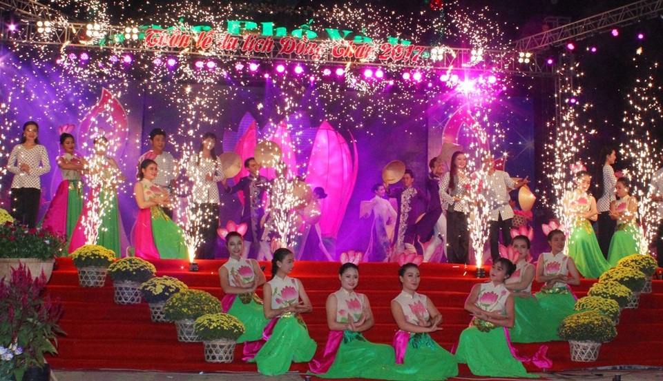 Rực rỡ sắc màu đêm khai mạc Tuần lễ du lịch Đồng Tháp - 8