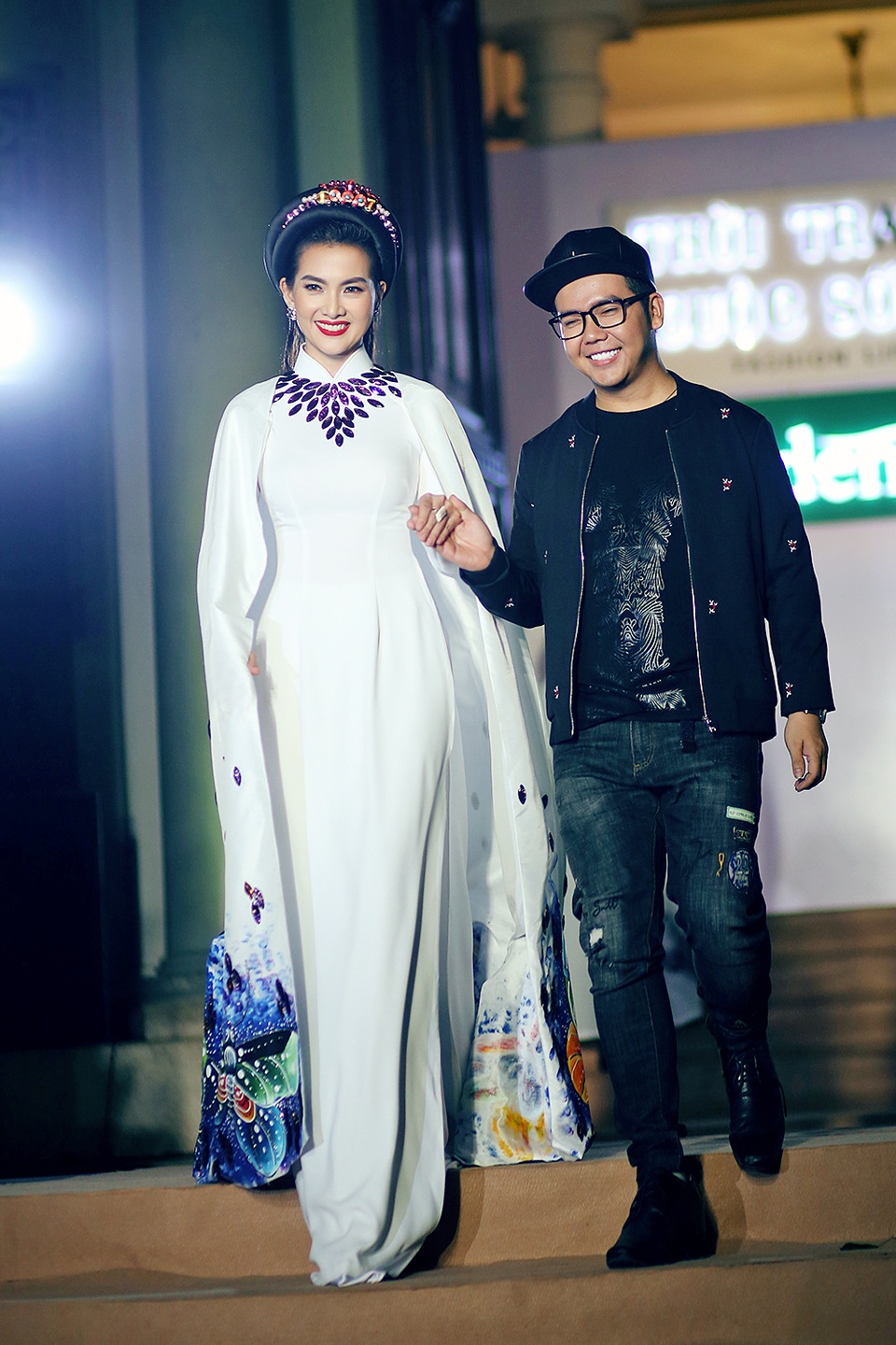 Anh Thư lần đầu trở lại sàn diễn sau ly hôn - 11 Trong lần tái xuất này, Anh Thư đảm nhận vai trò vedette trong bộ sưu tập của nhà thiết kế
