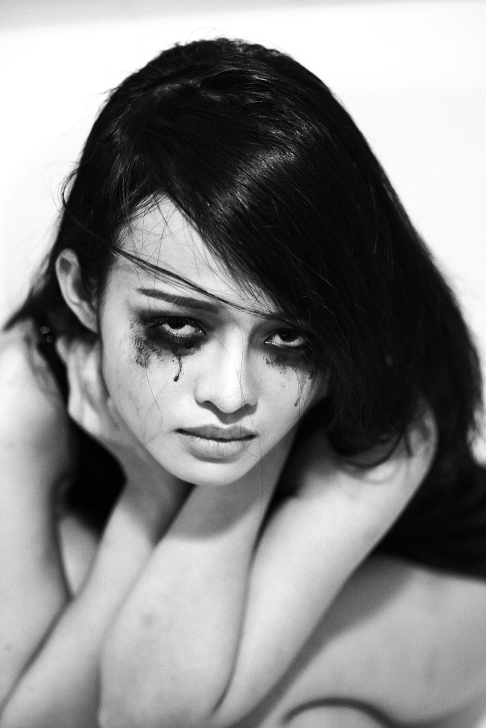 Bộ ảnh “Thoát khỏi cơn mê” ít nhiều tái hiện lại cuộc đấu tranh nội tâm đầy mạnh mẽ của Thanh Trúc, đồng thời thể hiện khả năng diễn xuất đặc biệt qua ánh mắt biết nói của cô. Thanh Trúc cho biết, con trai giúp cô hiểu ra, còn sống là không ngừng hi vọng.