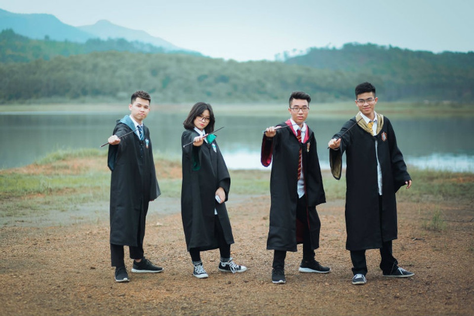 Độc đáo bộ ảnh kỷ yếu đậm chất "Harry Potter" của học sinh Hải Phòng - 10 Độc đáo bộ ảnh kỷ yếu đậm chất "Harry Potter" của học sinh Hải Phòng - 10