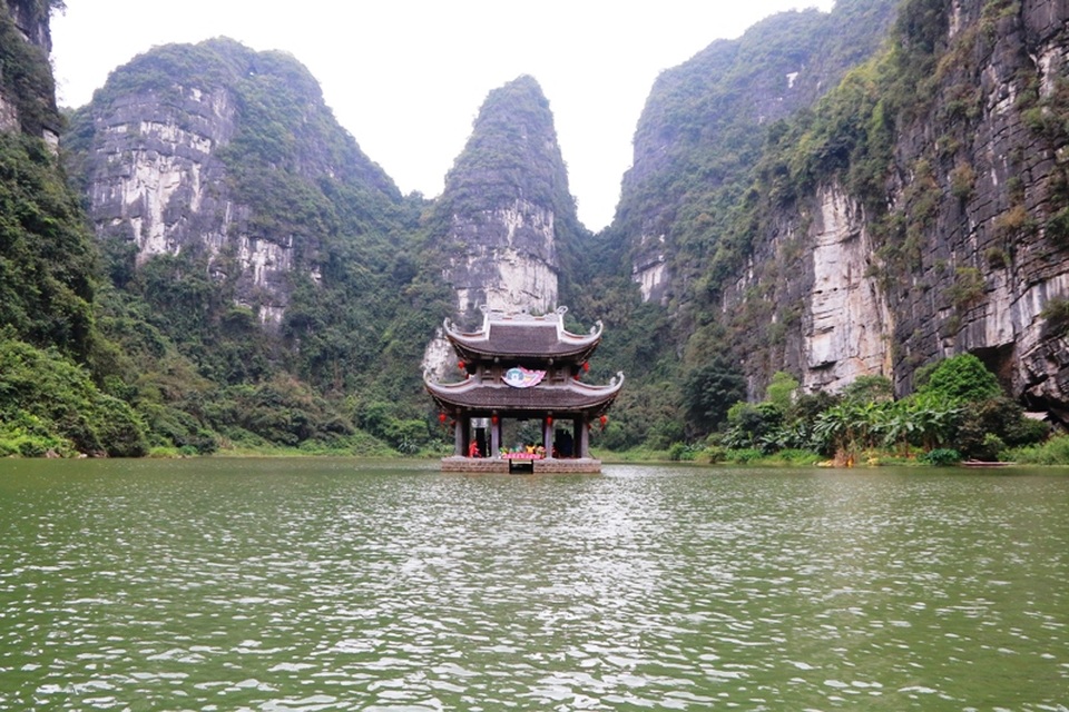 Nhiều dấu tích xưa còn lại được phục dựng để du khách tham quan.