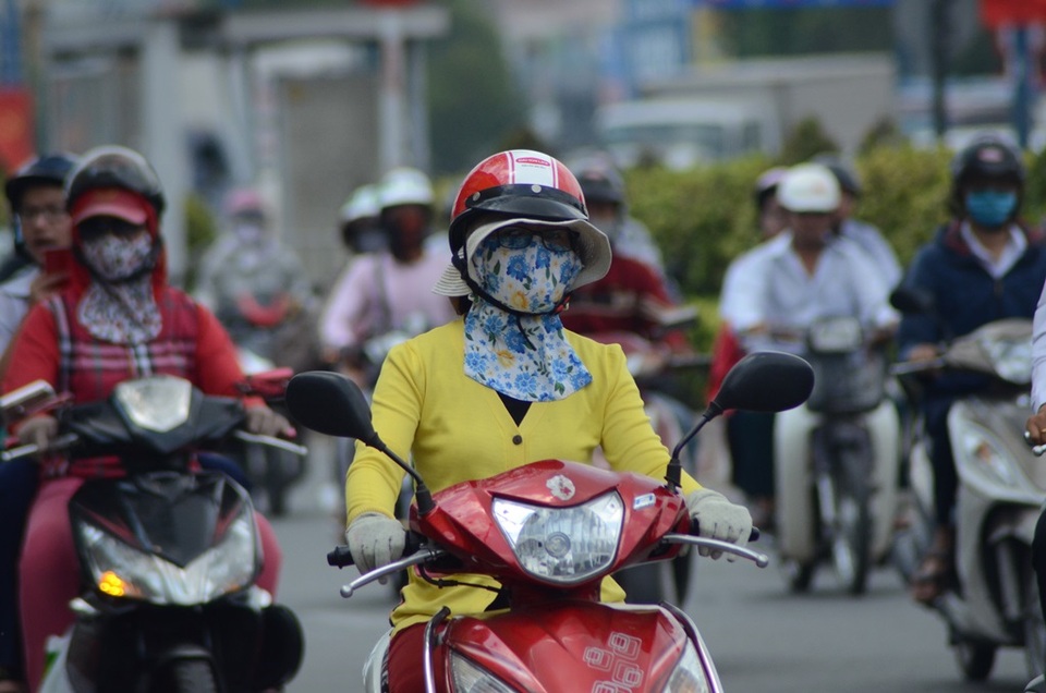 Sài Gòn nắng nóng đến nỗi… không nhận ra nhau - 9
Mặc thế này người quen cũng khó nhận ra.