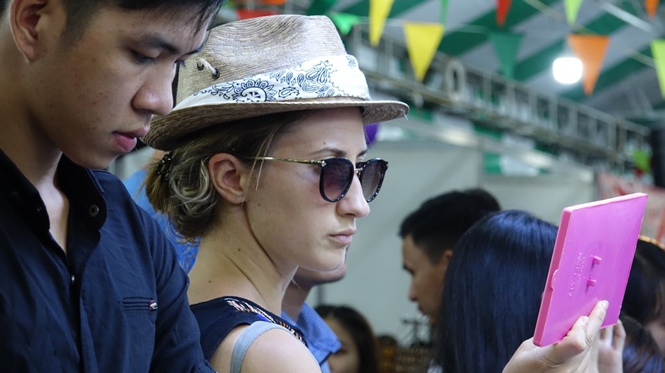 Theo nhiều du khách chia sẻ thì chất lượng hàng hóa khu chợ khá ổn, hợp túi tiền.