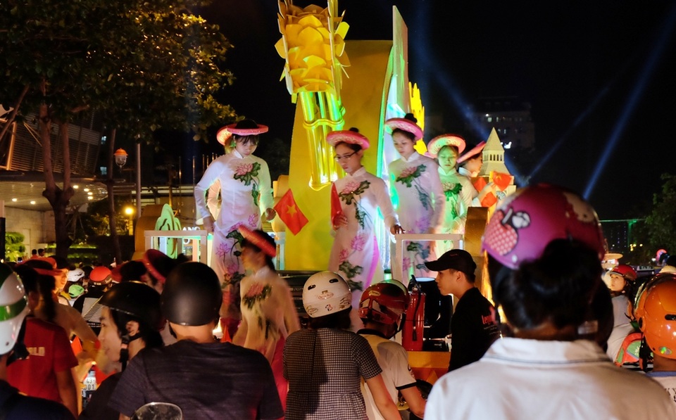 Tưng bừng lễ hội đường phố ở Đà Nẵng - 8 Tưng bừng lễ hội đường phố ở Đà Nẵng - 8