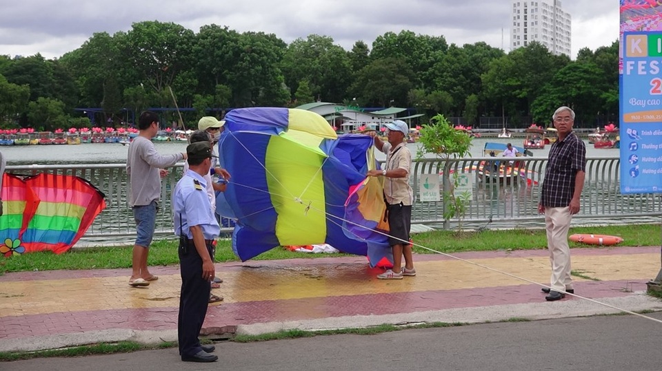 Bất ngờ với những ước mơ các bé gửi vào cánh diều - 13 Đây cũng là sân chơi cho các câu lạc bộ diều trong thành phố và các tỉnh lân cận.