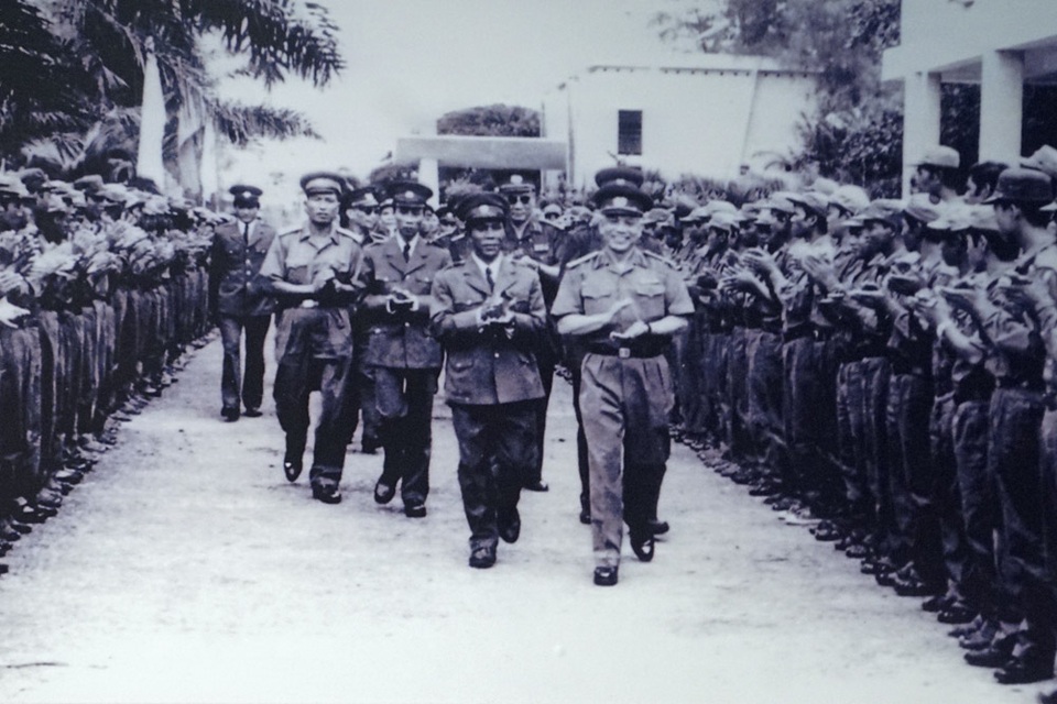Khai mạc triển lãm kỷ niệm tình hữu nghị Việt - Lào - 13
Đoàn đại biểu quân sự cấp cao nước Cộng hòa Dân chủ Nhân dân Lào thăm Trường Sỹ quan Lục quân 1 (Việt Nam) tháng 1/1981.
