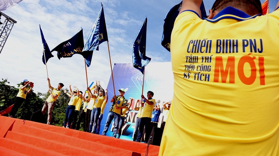 Những “chiến binh” không chỉ giỏi chuyên môn mà còn có tài năng đáng nể - 4 Tinh thần PNJ thể hiện trên lưng áo