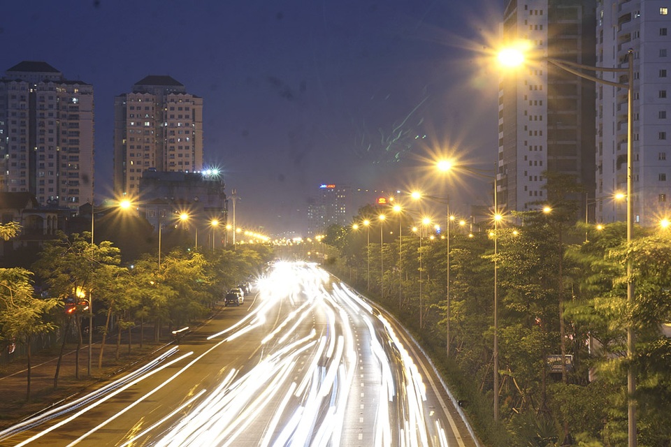 Hà Nội lung linh về đêm - 14
Nhà cao tầng liên tục được xây dựng mới quanh trục đường Võ Chí Công.