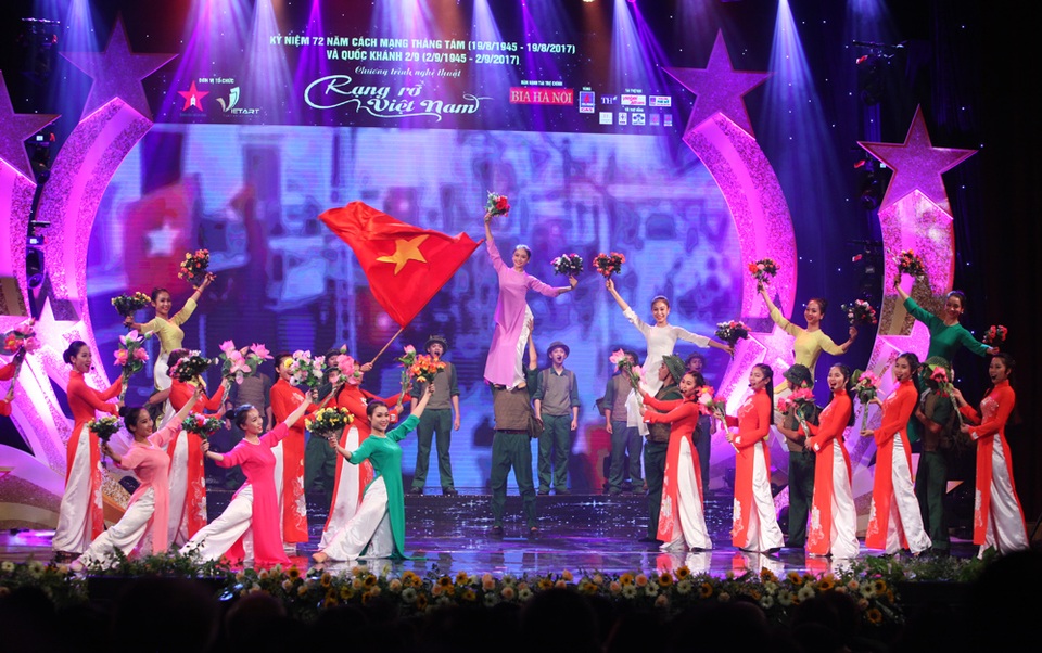 "Rạng rỡ Việt Nam": Đêm nhạc ý nghĩa chào mừng ngày quốc khánh 2/9 - 5 Niềm tin son sắt mà bao thế hệ đã gửi gắm trọn đời cho Cách mạng, cho Đảng quang vinh và Chủ tịch Hồ Chí Minh kính yêu đã trở thành niềm cảm hứng bất tận để các nhạc sĩ chắp bút nên những bài ca bất hủ, cũng là các ca khúc được lựa chọn thể hiện trong chương trình.