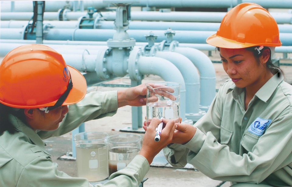 
Nước sạch được kiểm tra tại một nhà máy cung cấp nước cho thành phố. Ảnh của tác giả Thanh Hải.
