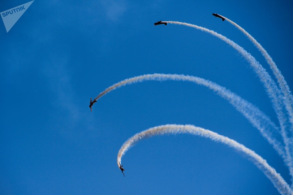 Màn trình diễn của đội bay Pervy Polyot.