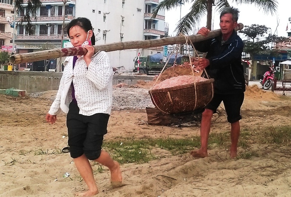 Trúng lớn mùa cá khoai đầu năm, ngư dân “hái” bạc triệu mỗi ngày - 13 Ngư dân vùng biển bội thu những chuyến ra khơi đầu năm