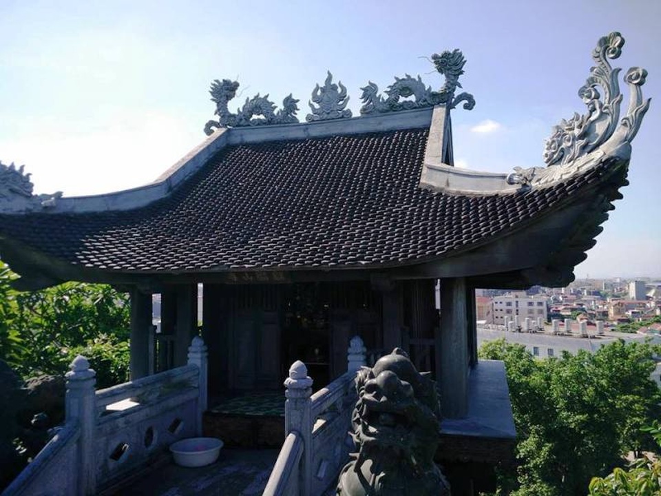 Ngôi chùa nhỏ được xây dựng theo kiến trúc chùa một cột.