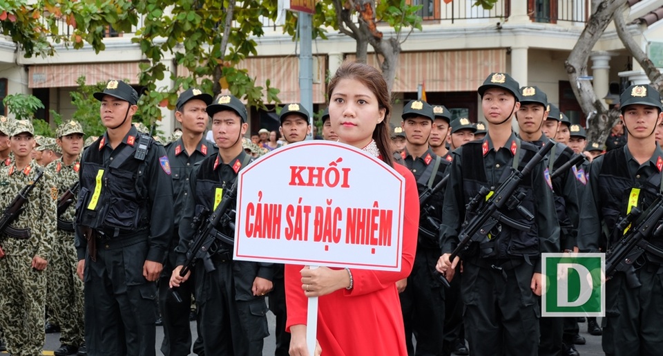 Cảnh sát đặc nhiệm diễn tập khí công, võ thuật chuẩn bị APEC - 1 Đội hình Cảnh sát đặc nhiệm trong chương trình tổng duyệt lễ xuất quân, diễn tập phương án bảo vệ Tuần lễ Cấp cao APEC 2017