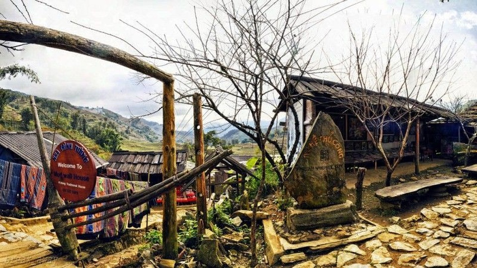 Đến Sa Pa “săn” tuyết nhất định không nên bỏ qua những địa điểm này - 4 Bản Cát Cát hiện vẫn giữ được những nét văn hóa truyền thống của người dân tộc Mông nơi đây