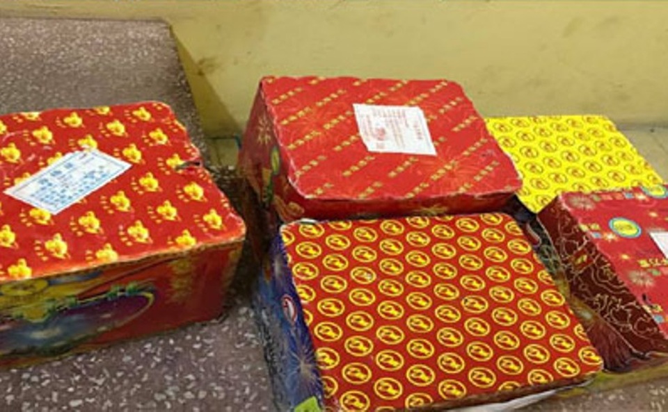 Bắt giữ 14 đối tượng mua bán, tàng trữ gần 3,5 tạ pháo - 2 Công an Thanh Hóa bắt giữ hơn 3 tạ pháo