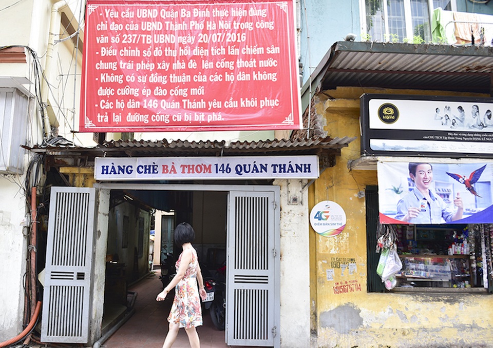 Chủ tịch TP Hà Nội chỉ đạo thông đường cống tắc, giải cứu cư dân 146 Quán Thánh - 3 Chủ tịch TP Hà Nội chỉ đạo thông đường cống tắc, giải cứu cư dân 146 Quán Thánh - 3