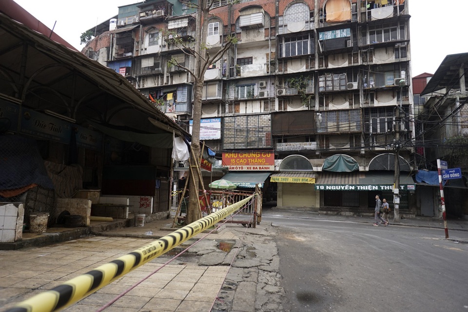 Chợ Đồng Xuân đóng cửa.