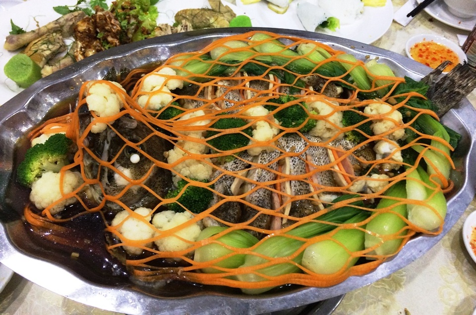 Về miền Tây đừng quên thưởng thức cá lóc đồng nướng rơm - 9 Cá hấp cải xanh