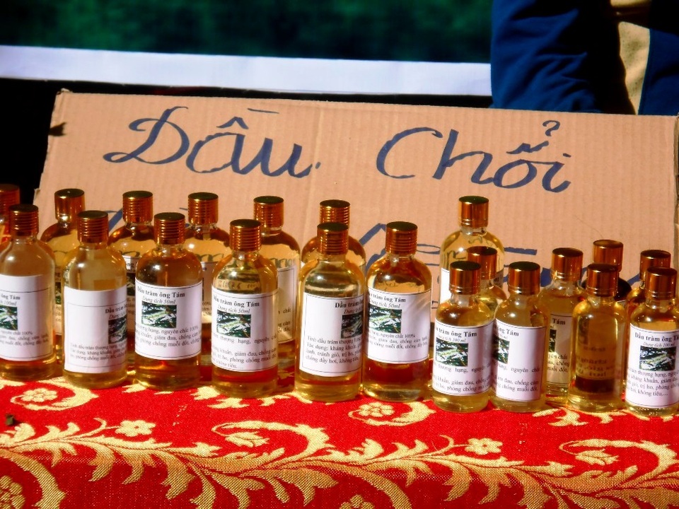 Dầu chổi đặc biệt của làng