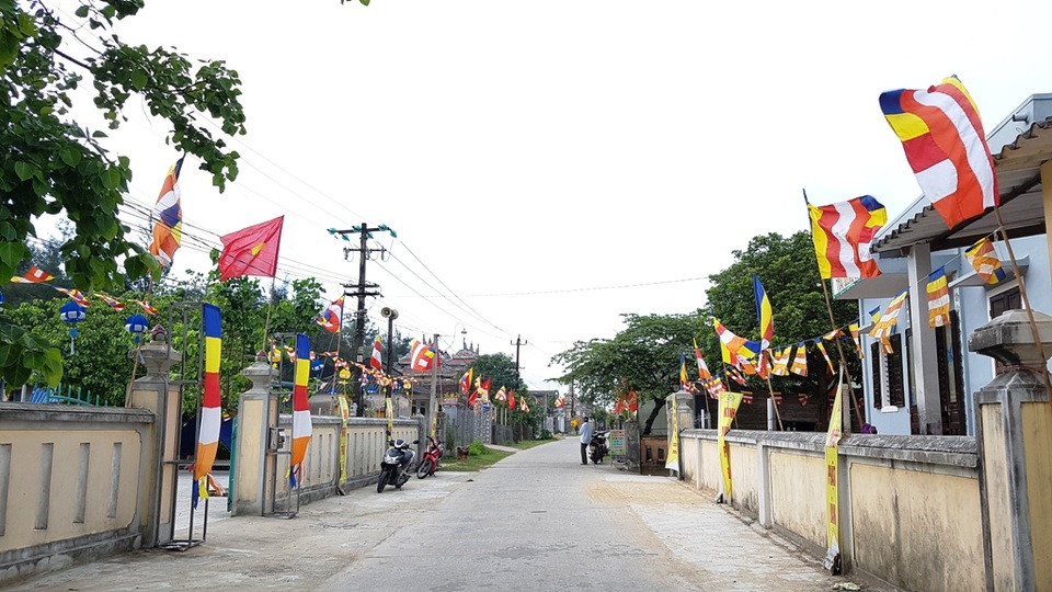 Huế rực rỡ sắc màu chào đón mùa Phật đản - 16 Không khí ngày Phật đản rộn ràng ở xã biển Hải Dương, Thị xã Hương Trà, tỉnh Thừa Thiên Huế